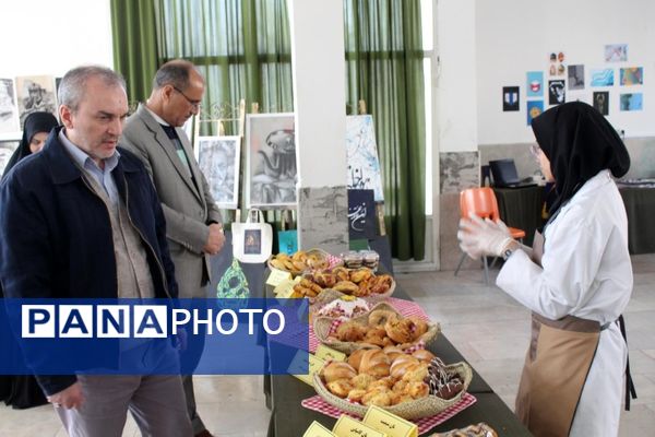 نمایشگاه هنرجویان هنرستان حافظ به‌مناسبت ایام دهه فجر