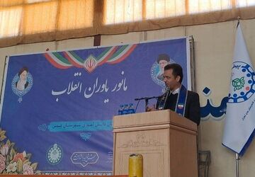 اجرای مانور یاوران انقلاب توسط دانش آموزان مدرسه ایثار