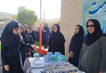 بازگشایی دبیرستان فرشتگان با برنامه‌های شاد