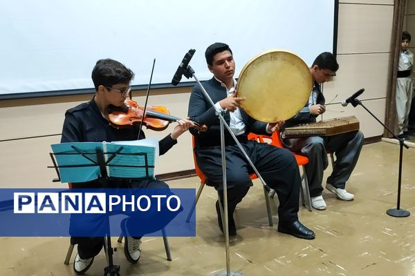 مراسم اختتامیه یادواره شهدا با حضور مدارس شاهد ناحیه یک سنندج