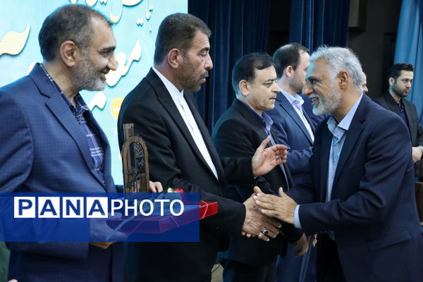 تجلیل از معلمان نمونه استان بوشهر 