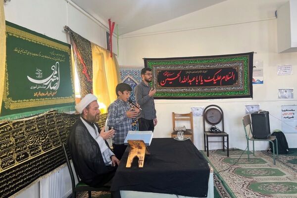 اقامه نماز جماعت و محافل انس با قرآن در مدارس فیروزکوه