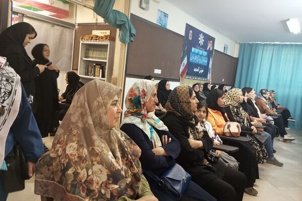  جلسه انجمن اولیا و مربیان در مدرسه امام علی(ع)‌۲ رودهن 