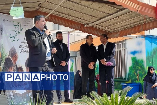 نواخته شدن زنگ سلامت‌روان توسط نماینده شهردار ری در دبیرستان ارشاد