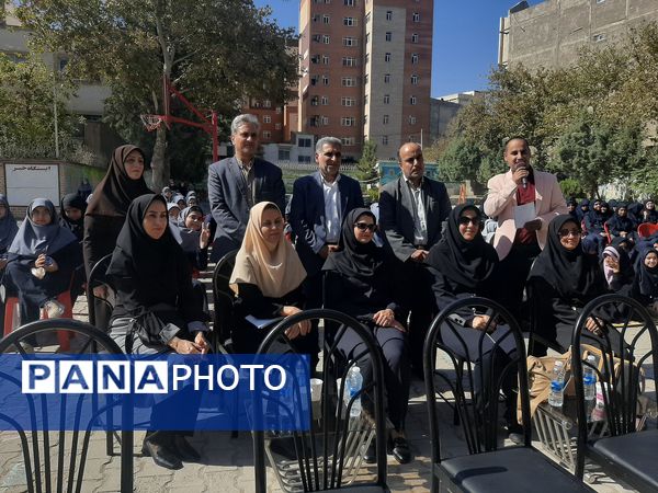 بزرگداشت هفته‌ دفاع مقدس در دبیرستان شاهد شهید حمامی