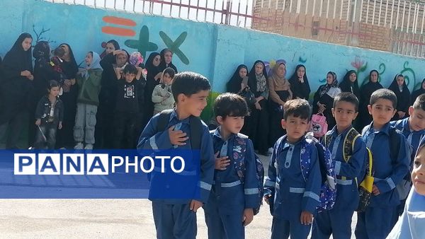 جشن شکوفه های کلاس اولی در دبستان شهید سید خلیل رضوی شهر بارنیشابور