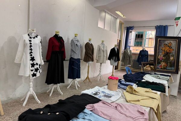 آیین افتتاحیه نمایشگاه هنری «ماها» در هنرستان شهید تاجیک بهارستان‌دو