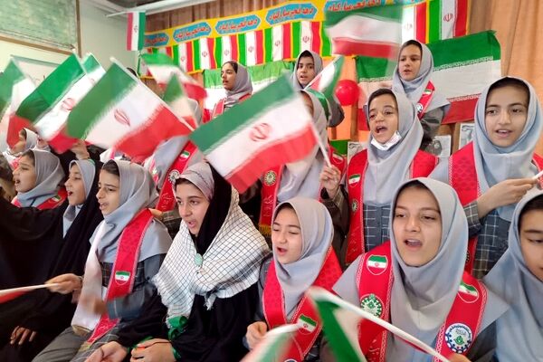 برنامه های فجر انقلاب در آموزشگاه بنیاد۱۵ خرداد ابرکوه