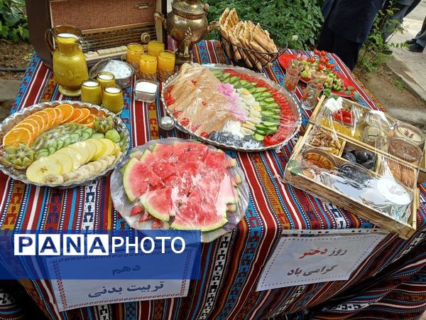 جشنواره صبحانه سالم در هنرستان موفقیان شهرستان نظرآباد
