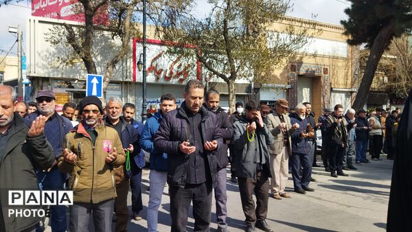 مشت هایی که با فریاد انتقام بالا می آمدند 