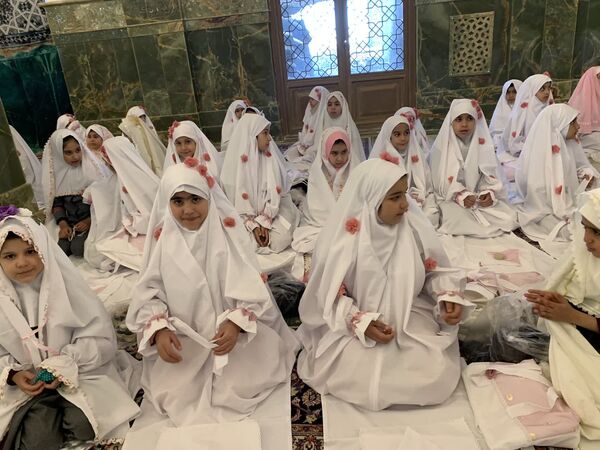 جشن تکلیف دانش آموزان دختر در حرم حضرت زینب (س)