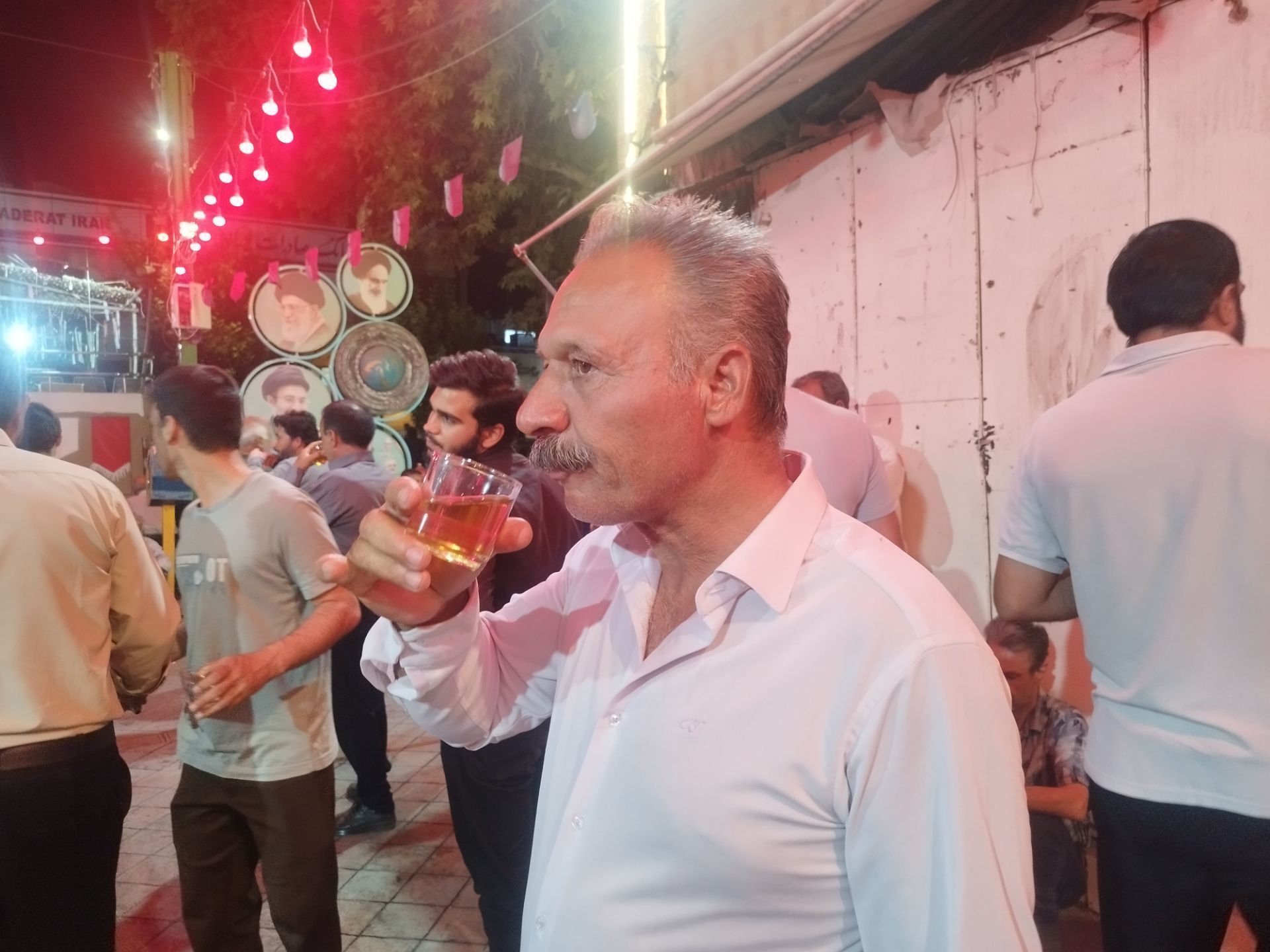 صد و هفتاد و سه شب عطر چای و کرامت؛ «چایخانه حضرت زهرا (س)» همچنان میزبان دل‌های بی‌قرار