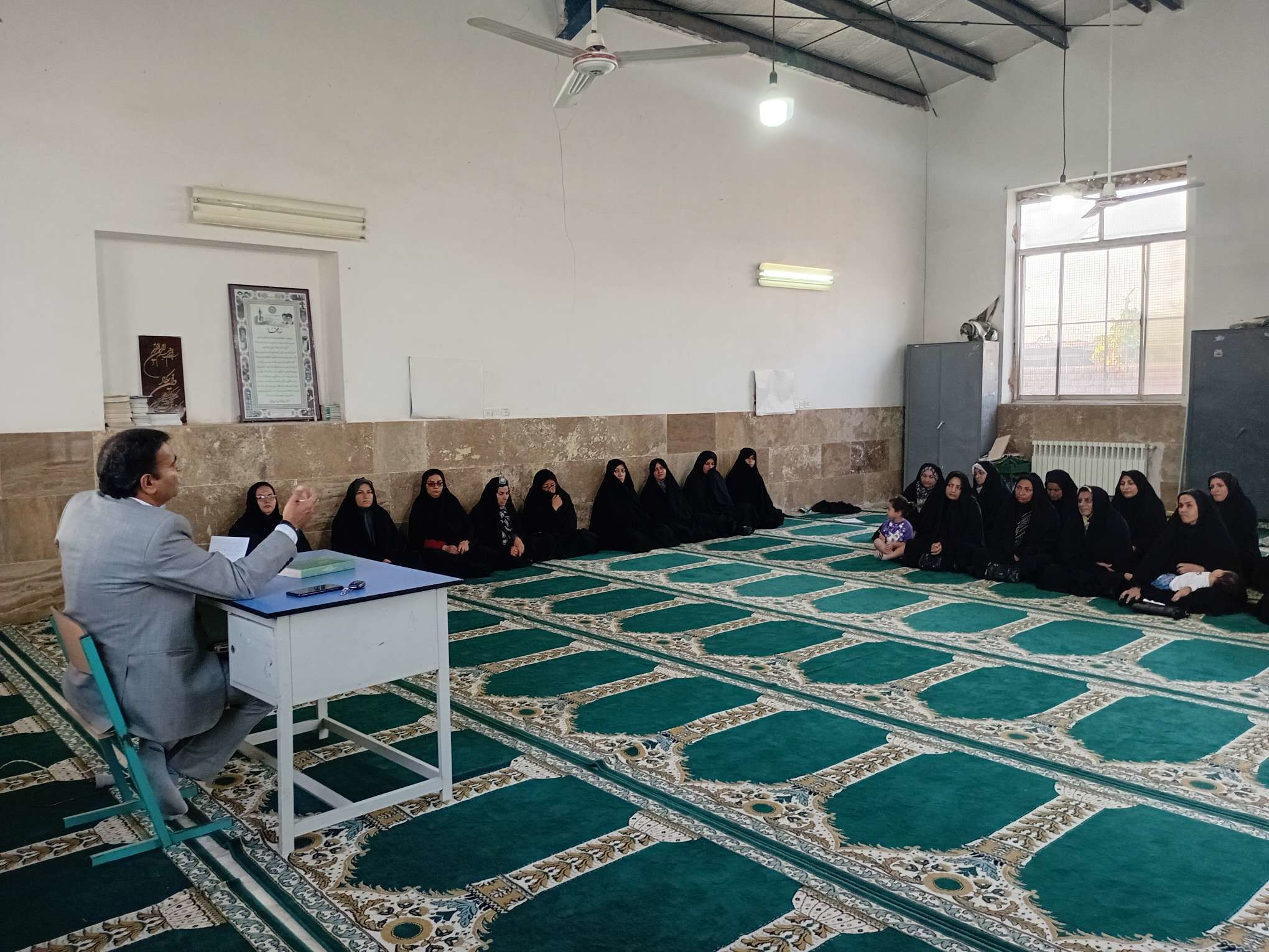 جلسه هم اندیشی انجمن اولیا در دبیرستان شهید غلام‌زاده خلیل آباد