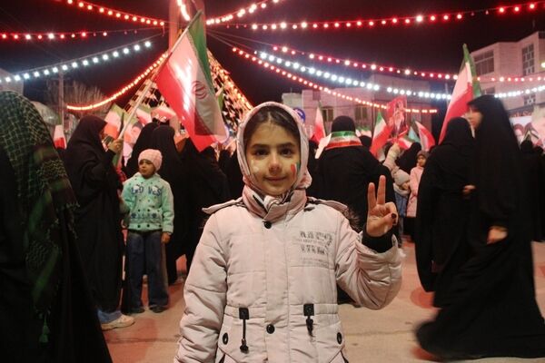 صحنه اتحاد اقشار مختلف برای ایران