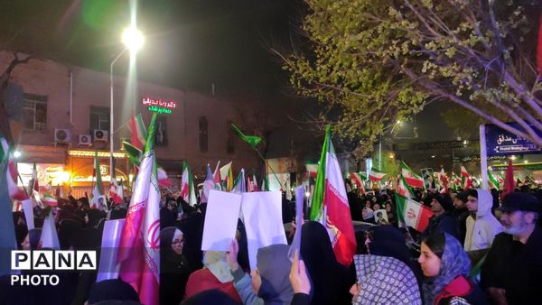 حماسه سازی مردم نیشابور در چهاردهمین روز از شهادت امام خامنه ای