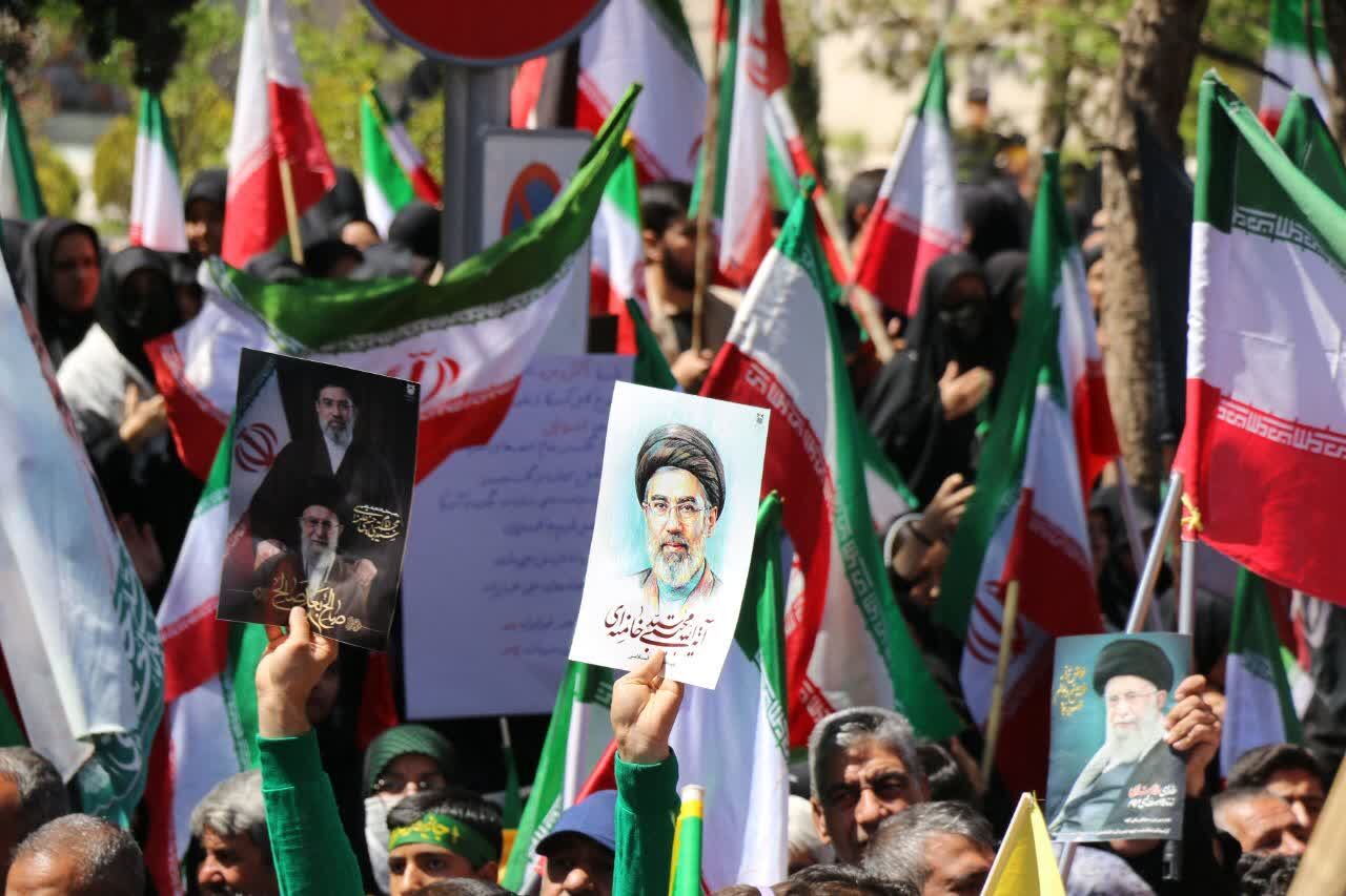 مردم در میدان، پای کار انقلاب اسلامی