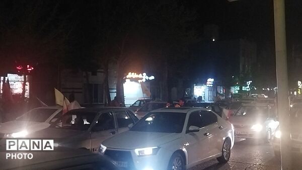 رژه ماشینی همچنان در بلوار فضل پایان ندارد 