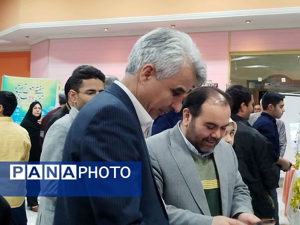 بازدید مدیر آموزش و پرورش کاشمر از  نمایشگاه قرآن و عترت شهرستان 