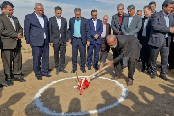 آیین کلنگ‌زنی هنرستان خیرساز هیأت امنایی در قرچک