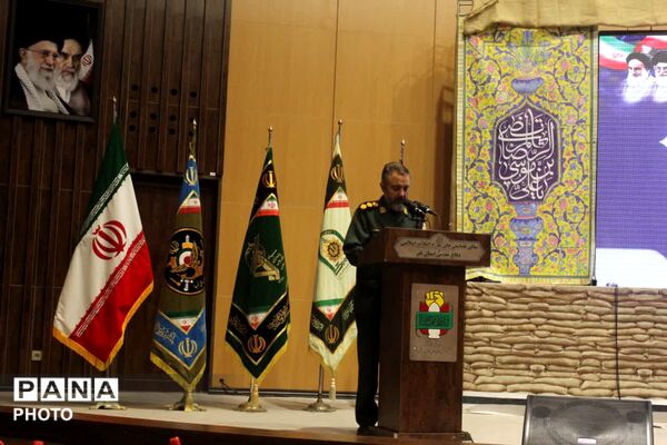 رونمایی از نخستین جلد دانشنامه دفاع مقدس استان قم