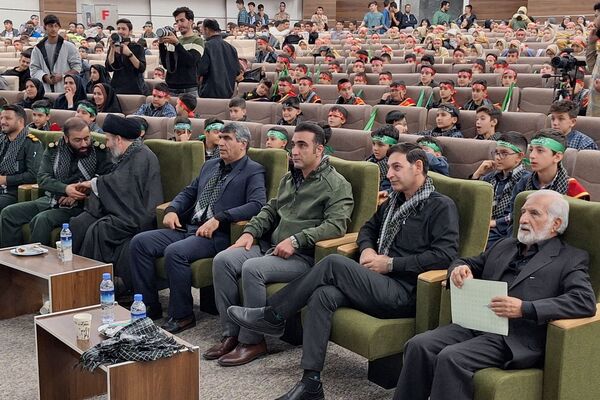 اجتماع بزرگ دانش آموزان بسیجی پردیس در گرامیداشت شهدای دانش آموز