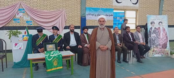 استقبال مسئولان و دانش‌آموزان دبیرستان عشایری نسیبه و امید انقلاب از خادمان حرم حضرت معصومه(س)
