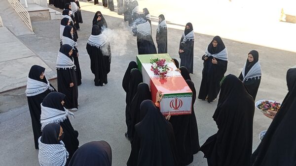 رویداد «لاله‌های روشن» همراه با استقبال از شهید گمنام