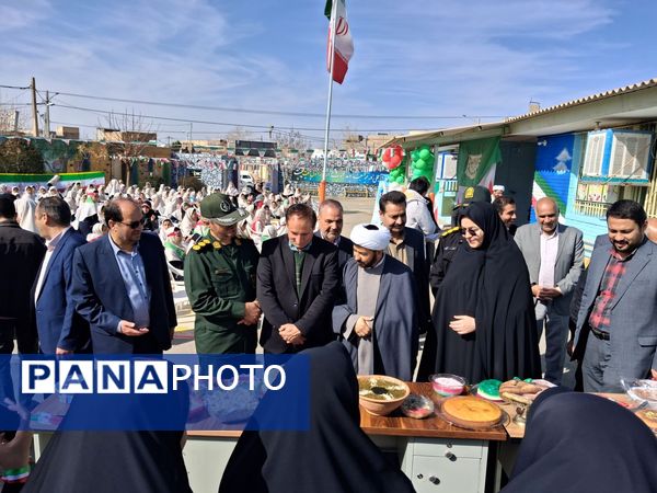  جشن "ایران مون" در مدرسه شهید اتحادی مه ولات