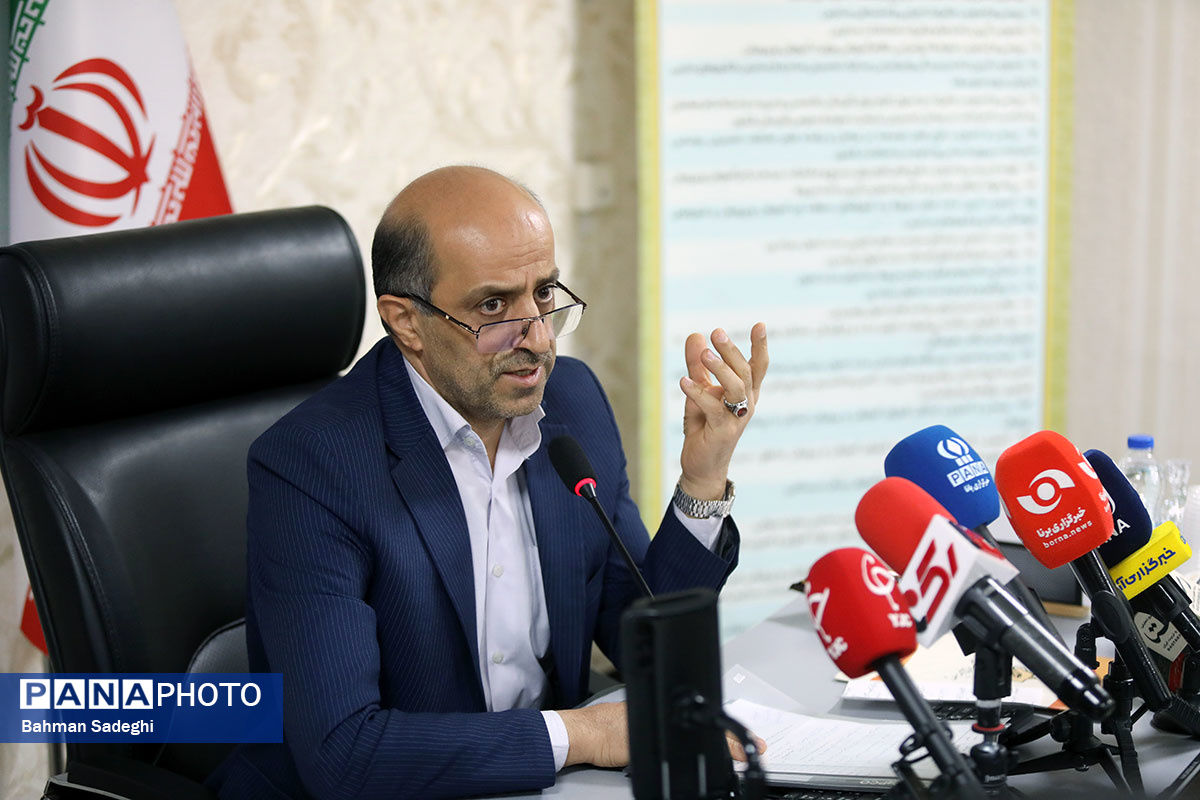 برنامه‌ریزی برای آموزش هوش مصنوعی به دو میلیون دانش‌آموز و ۱۰۰ هزار فرهنگی