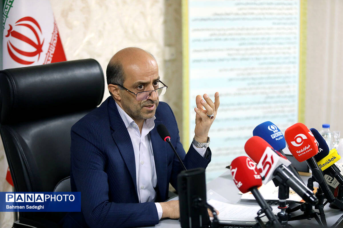 برنامه‌ریزی برای آموزش هوش مصنوعی به دو میلیون دانش‌آموز و ۱۰۰ هزار فرهنگی