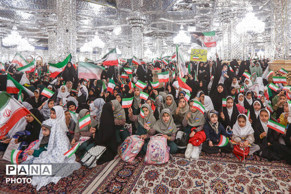 گرامیداشت دانش‌آموزان مدرسه میناب در حرم مطهر رضوی