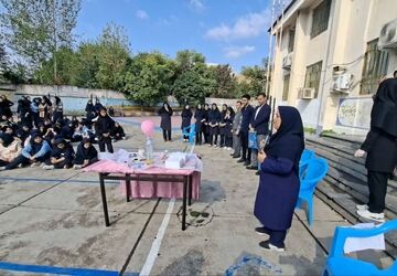 «روز آزمایشگاه» در دبیرستان شاهد ریحانه