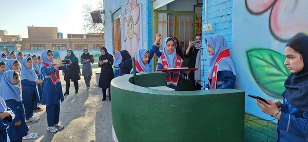 مراسم صبحگاهی در مدرسه دخترانه بنت الهدی صدر۲ 