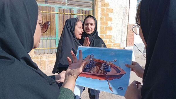 نمایشگاه پیشگیری از آسیب های اجتماعی در دبیرستان مادرمهربان خلیل آباد