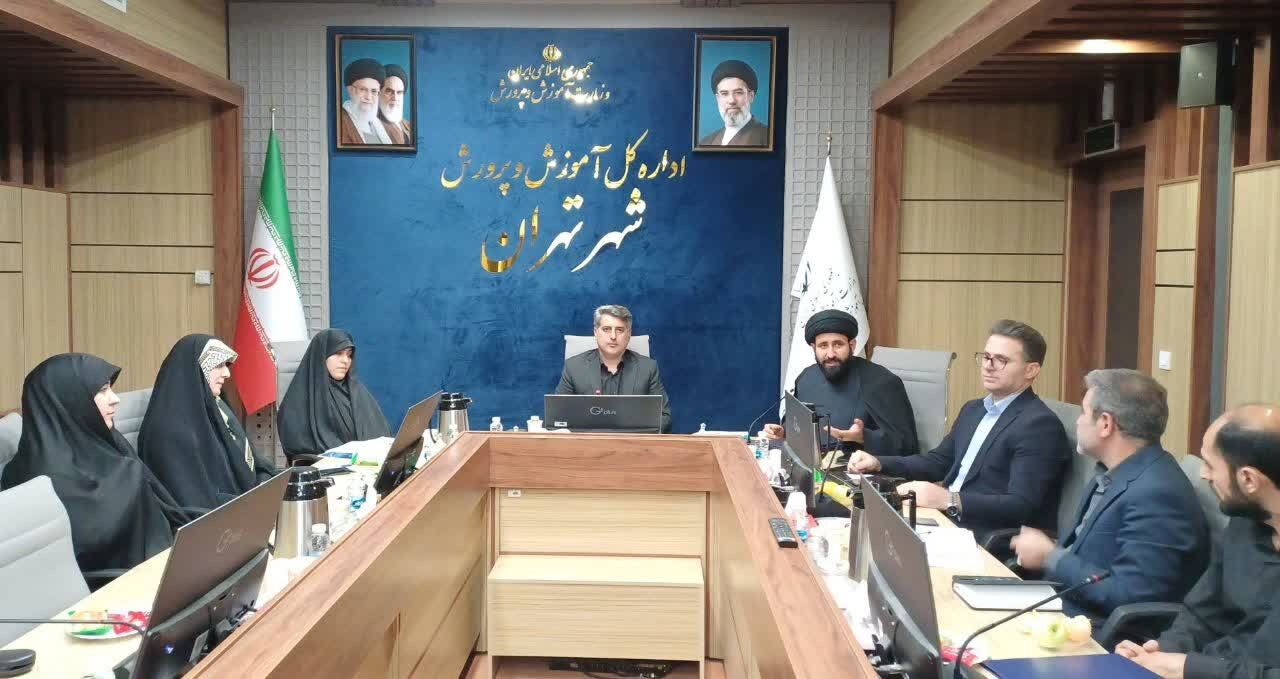 حضور پرشور دانش‌آموزان شهر تهران در مراسم ۱۳ آبان، گامی موثر در بصیرت نسل نوجوان است