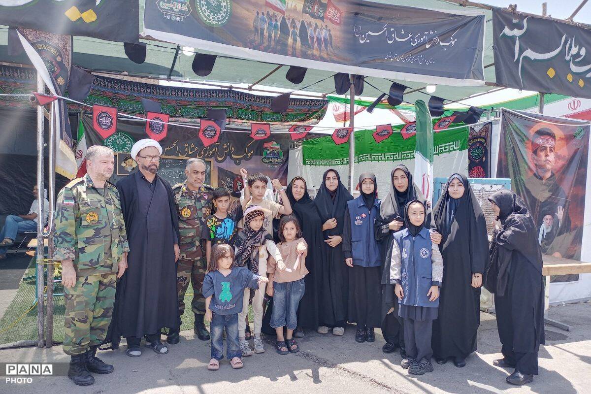 دانش‌آموزان خادم در موکب عشاق‌الحسین(ع)