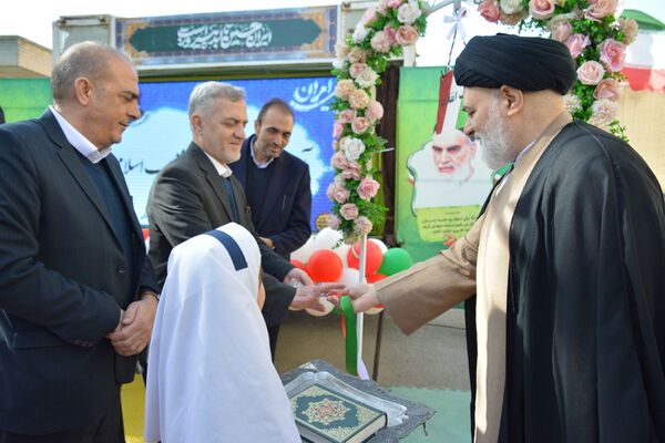 طنین زنگ انقلاب در بهارستان‌دو 