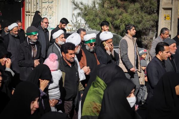 تشییع پیکر مطهر شهید گمنام ۱۷ ساله در اردکان 