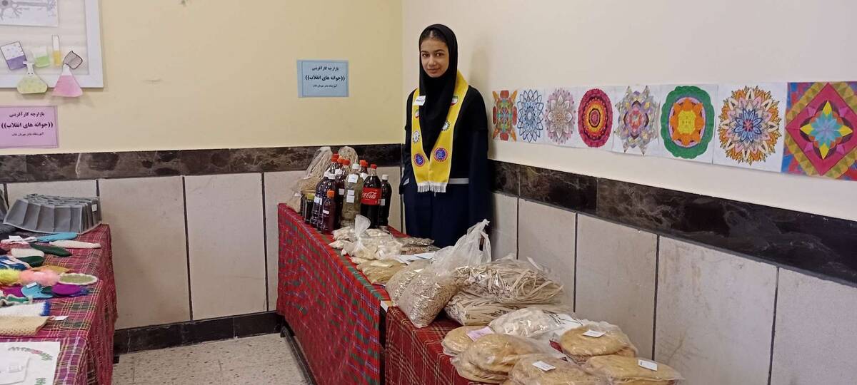 بازارچه کسب و کار دانش آموزی در دبیرستان مادر مهربان خلیل آباد
