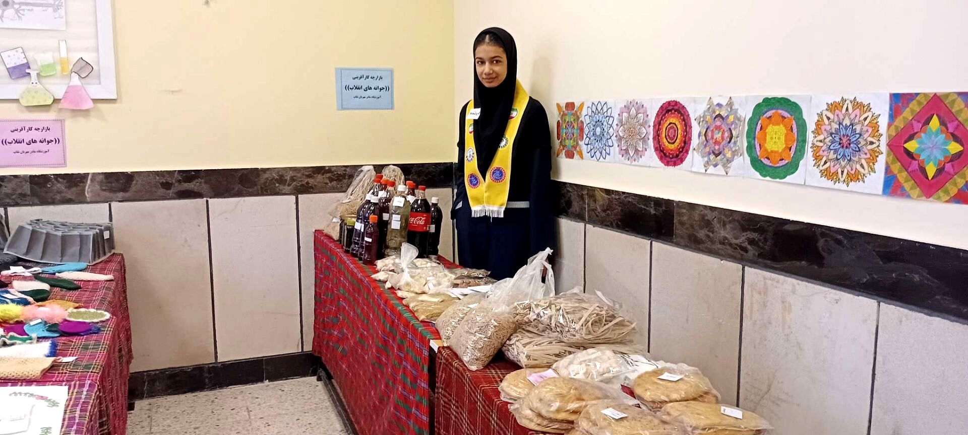 بازارچه کسب و کار دانش آموزی در دبیرستان مادر مهربان خلیل آباد