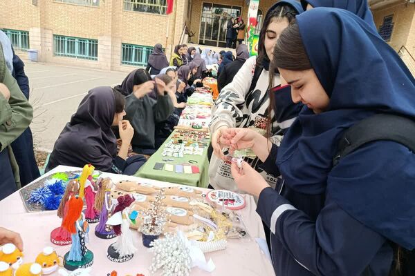 دستان کوچک، ایده‌های بزرگ: بازارچه خلاقیت دانش‌آموزان عترت در جشنواره خوارزمی
