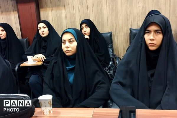 آیین تجلیل از فعالان حوزه پرورشی در بهارستان دو