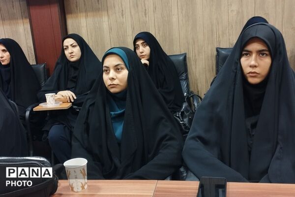 آیین تجلیل از فعالان حوزه پرورشی در بهارستان دو