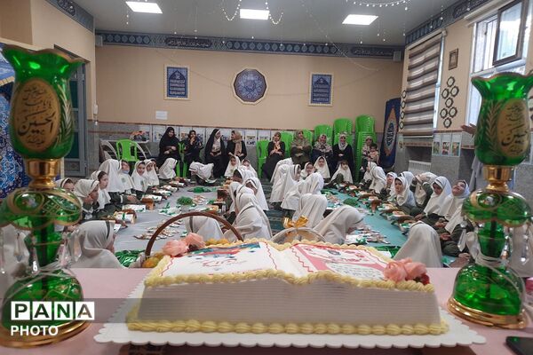 جشن قرآن کلاس اولی‌ها در دبستان شاهد ام البنین (س) شهرری