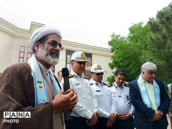 کاشت نهال به یاد دانش آموزان شهید میناب در دبستان آرمینه مصلی نژاد