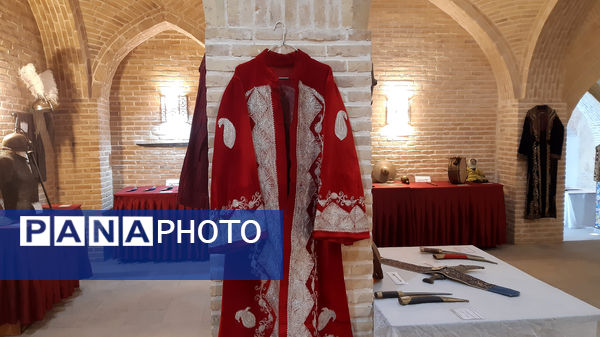 بازتاب هنر عاشورایی در نمایشگاه نسخ خطی و لباس‌های تعزیه