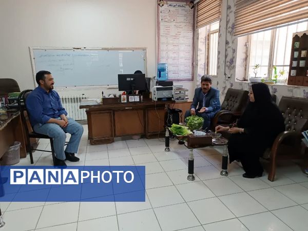 برگزاری جشنوارهٔ کاهو و سکنجبین در دبستان پسرانهٔ پاسداران یزد