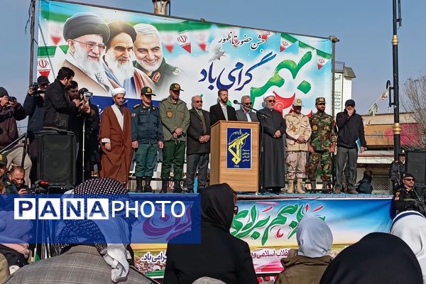 راهپیمایی یوم‌الله ۲۲بهمن با حضور گسترده مردم و نهادها در بانه