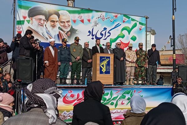 راهپیمایی یوم‌الله ۲۲بهمن با حضور گسترده مردم و نهادها در بانه