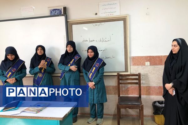 برگزاری انتخابات همیار مشاور در آموزشگاه شاهد نجمه ناحیه دو شهرری 